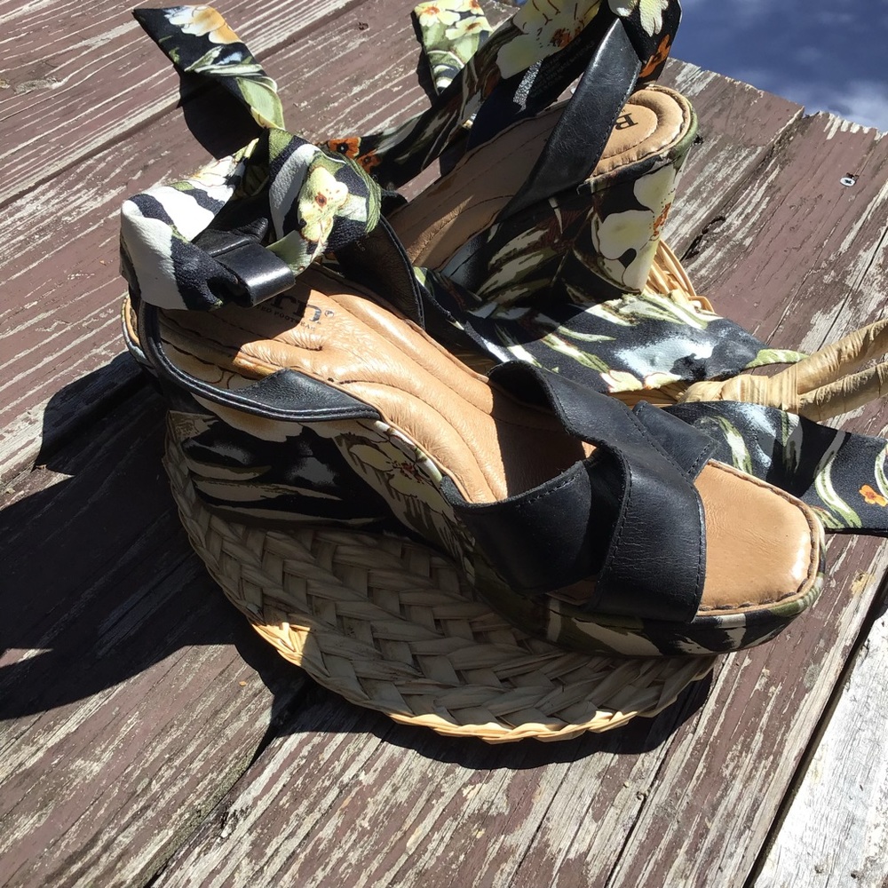 born floral wedge